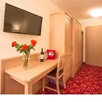 Gaestehaus Schusser An Der Therme, Fruehstueck, Doppelzimmer Und Nocleg ze śniadaniem