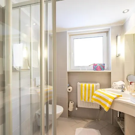 Gaestehaus Schusser An Der Therme, Fruehstueck, Doppelzimmer Und