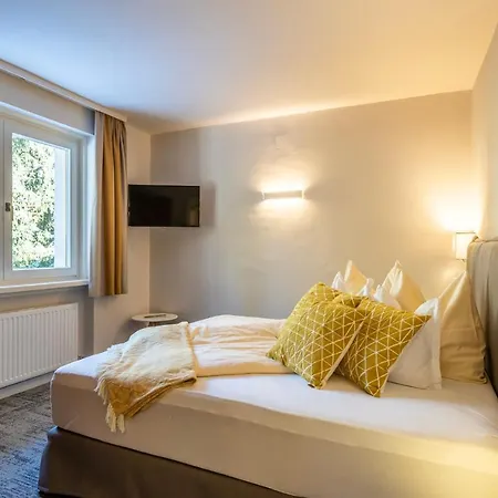 Gaestehaus Schusser An Der Therme, Fruehstueck, Doppelzimmer Und Ferienwohnung krevet i doručak