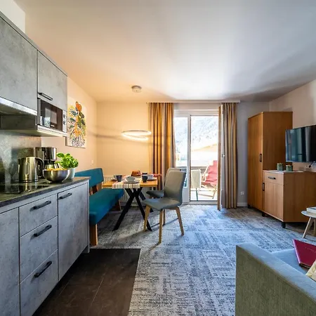 Gaestehaus Schusser An Der Therme, Fruehstueck, Doppelzimmer Und Ferienwohnung krevet i doručak Bad Kleinkirchheim