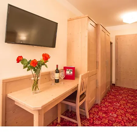 Gaestehaus Schusser An Der Therme, Fruehstueck, Doppelzimmer Und Bed & Breakfast