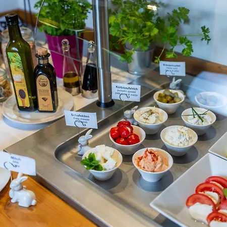 Gaestehaus Schusser An Der Therme, Fruehstueck, Doppelzimmer Und