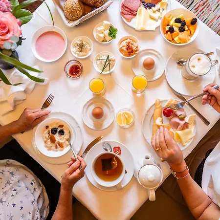 Bed & Breakfast Gaestehaus Schusser An Der Therme, Fruehstueck, Doppelzimmer Und 4*