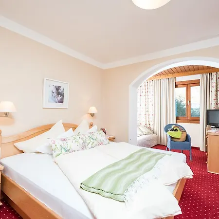 Gaestehaus Schusser An Der Therme, Fruehstueck, Doppelzimmer Und