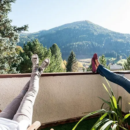 Gaestehaus Schusser An Der Therme, Fruehstueck, Doppelzimmer Und Bed & Breakfast Bad Kleinkirchheim
