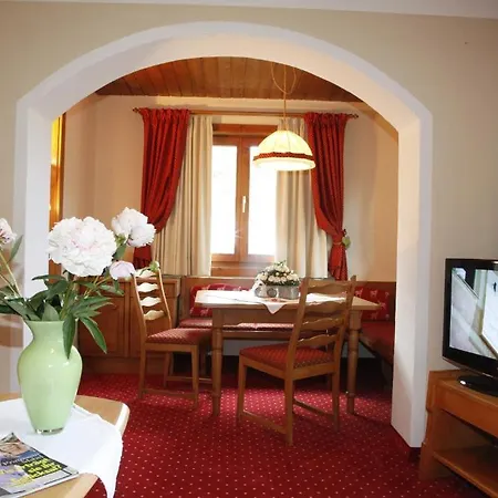 Gaestehaus Schusser An Der Therme Bed & Breakfast