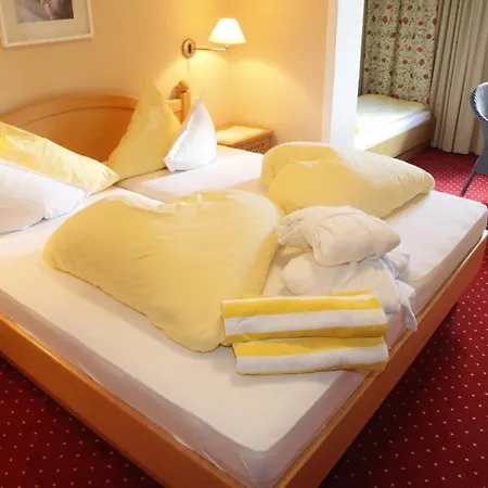 Gaestehaus Schusser An Der Therme, Fruehstueck, Doppelzimmer Und 4*
