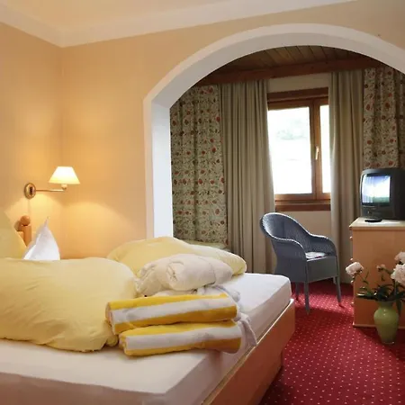 Gaestehaus Schusser An Der Therme Oda ve Kahvaltı 4*