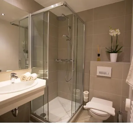 Oda ve Kahvaltı Gaestehaus Schusser An Der Therme 4*