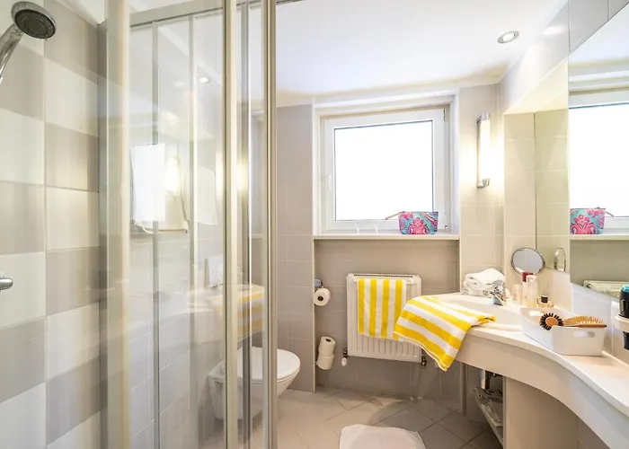 Gaestehaus Schusser An Der Therme, Fruehstueck, Doppelzimmer Und Ferienwohnung