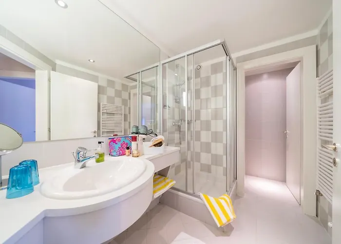 Gaestehaus Schusser An Der Therme, Fruehstueck, Doppelzimmer Und Ferienwohnung Bad Kleinkirchheim