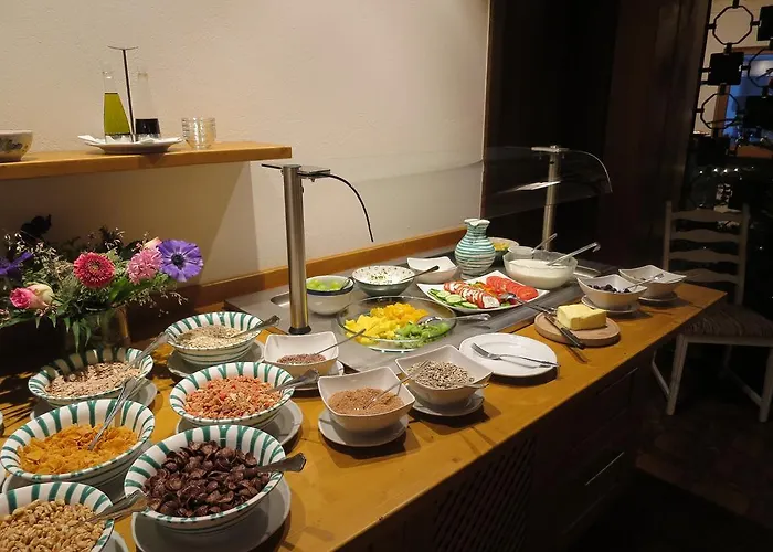 Gaestehaus Schusser An Der Therme, Fruehstueck, Doppelzimmer Und Ferienwohnung Bad Kleinkirchheim